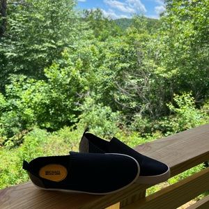 Like New Black and Leather Michael Kors Slip-On Sneakers